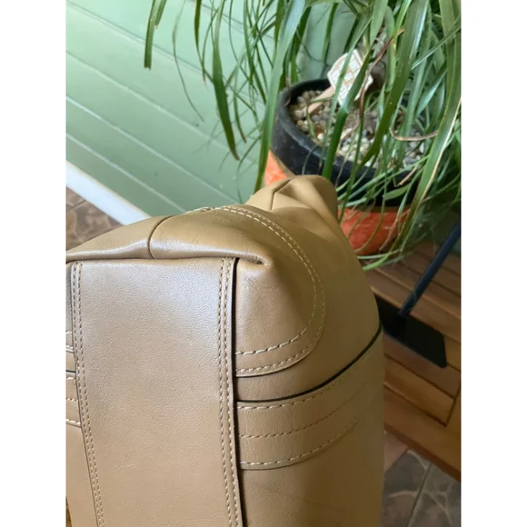Vintage Coach Hampton Tan Leather tote GUC - Picture 10 of 13